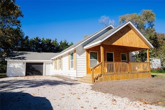 1121 S Lafayette Ave, Chanute, KS 66720