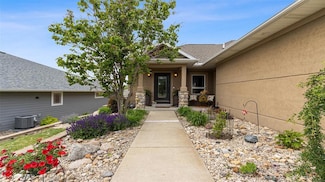 510 Lexington Dr, Clear Lake, IA 50428