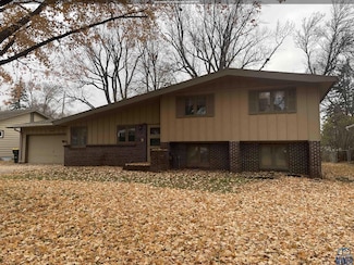 408 Hampden Ct, Sioux City, IA 51104