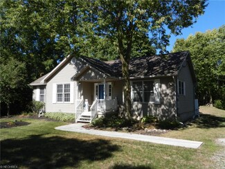 65 Lakeview Ave, Put In Bay, OH 43456