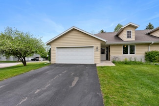 W193N16339 Lea Fon Cir, Jackson, WI 53037