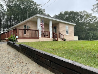 69 E 8th Ave, Bay Springs, MS 39422