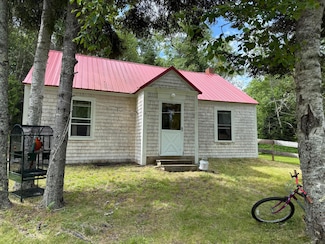 6 Meyer St, Eastport, ME 04631