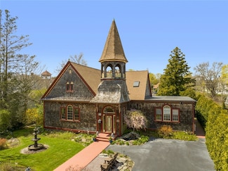 101 Caswell St, Narragansett, RI 02882