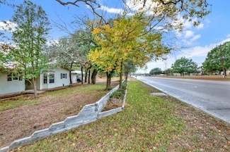 1801 N Llano St, Fredericksburg, TX 78624