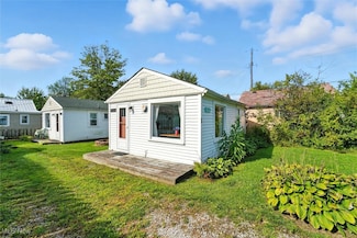 5732 N Lake Dr, Geneva, OH 44041