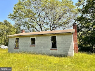 25 Mickey Ln, Milroy, PA 17063