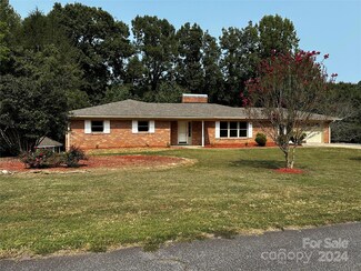 174 Huntington Dr, Hudson, NC 28638