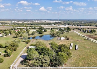 225 Megan Ln, Ottawa, KS 66067