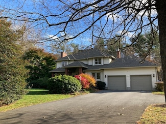 7 Laura Ln, Mattapoisett, MA 02739