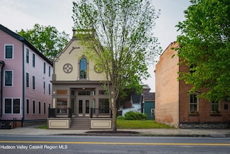 6 Broad St, Kinderhook, NY 12106