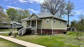 410 E 4th St, West Frankfort, IL 62896