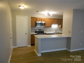 6148 Meadow Rose Ln, Charlotte, NC 28215