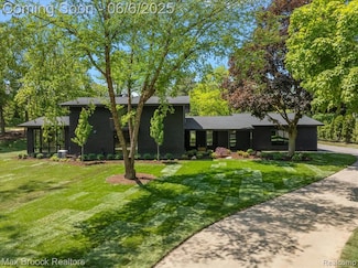 4340 Charing Cross Rd, Bloomfield Hills, MI 48304
