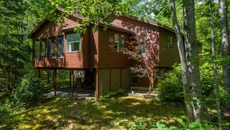 14 Deer Ln, Rockport, ME 04856