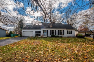 123 Creek Meadow Ln, Rochester, NY 14626