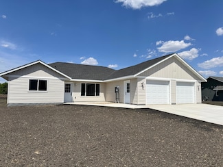146 Front St, Tracy, MN 56175