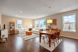 19 Ocean Ave Unit 2, Portland, ME 04103