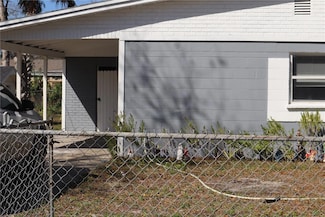 1212 Leon Ln, Daytona Beach, FL 32117