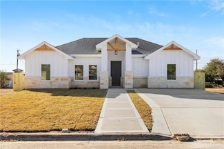113 W 5th St, La Joya, TX 78560