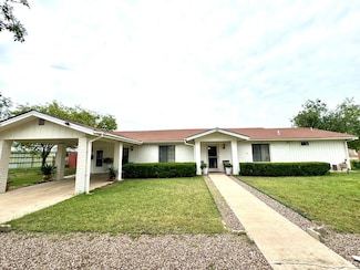 1185 El Venado Dr, Eagle Pass, TX 78852