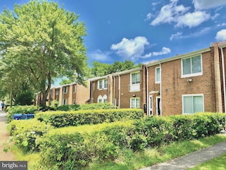 218 Stevenson Square, Alexandria, VA 22304