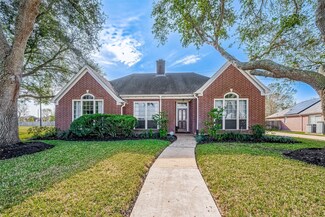 5210 Avondale Dr, Sugar Land, TX 77479