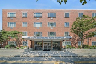 50 Green St Unit 411, Brookline, MA 02446