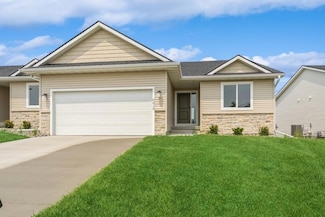 5618 NE Briarwood Dr, Ankeny, IA 50021