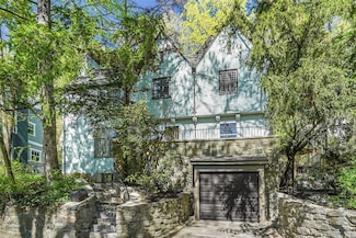 126 Aqueduct Dr, Scarsdale, NY 10583