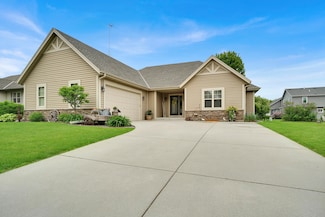 340 Willow Ln, Hartford, WI 53027
