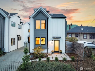 225 24th Ave E, Seattle, WA 98112