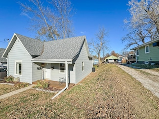 907 Prairie St, Guthrie Center, IA 50115