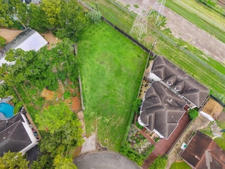 16 Hackberry Ln, Houston, TX 77027