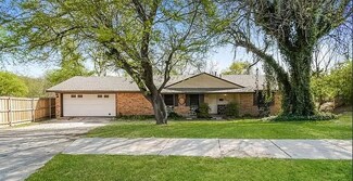 922 SE 5th St, Grand Prairie, TX 75051