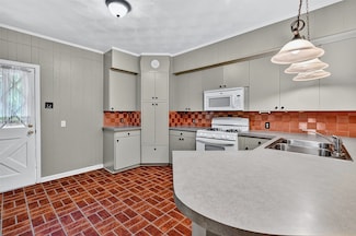 116 N Willow St, Sherman, TX 75090