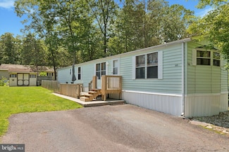 625 Willow Dr, Green Lane, PA 18054