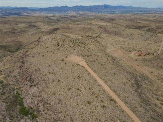 3067 E Stagecoach Ln, Kingman, AZ 86401