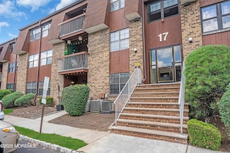 193 Sierra Ct, Woodbridge, NJ 07095