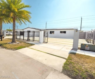 18250 NW 86th Ave, Hialeah, FL 33015