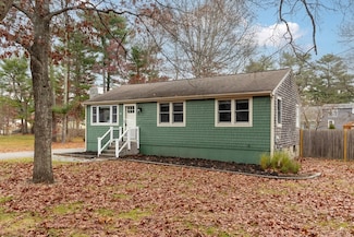 23 Shaw St, Carver, MA 02330