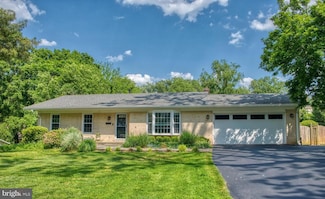 11817 Trailridge Dr, Potomac, MD 20854