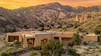 34 Rincon Canada, Abiquiu, NM 87510