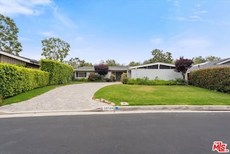 30724 Manzano Dr, Malibu, CA 90265