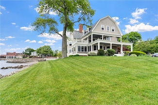 217 Hope St Unit 3, Bristol, RI 02809