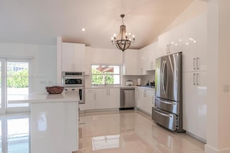 8425 SW 185th St, Cutler Bay, FL 33157