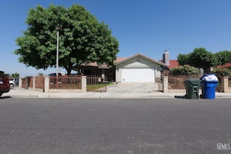 9917 Lenore St, Lamont, CA 93241