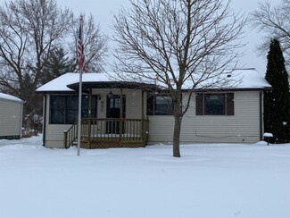 630 W Elm St, New Carlisle, IN 46552