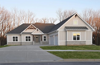 W252N5592 Crescent Hill Dr, Sussex, WI 53089