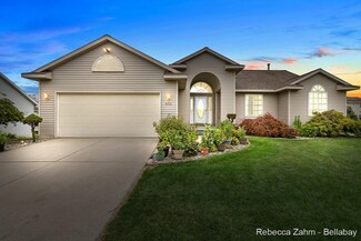 8331 S Maple Ct, Zeeland, MI 49464